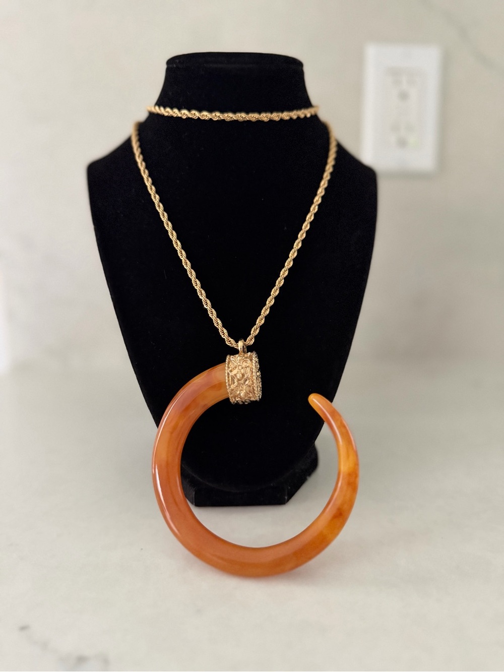 KENNETH JAY LANE STATEMENT NECKLACE